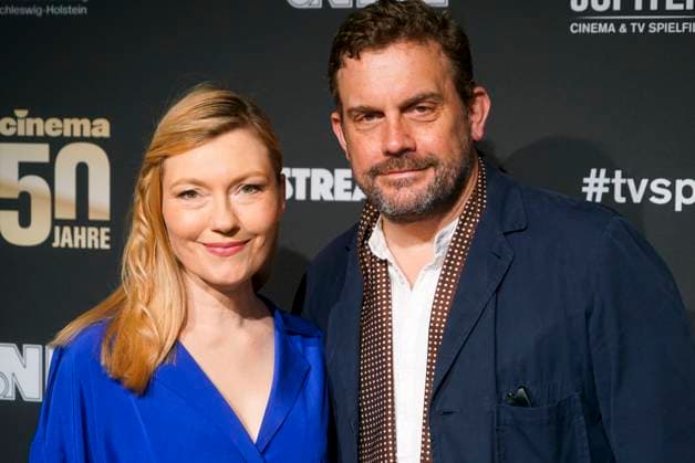 Sebastian Bezzel and wife Johanna Christine Gehlen Couple Schauispieler as guests on the red carpet at the 47 Jupiter Award ceremony at the Altonaer Kaispeicher on 10 04 2025 in Hamburg Hamburg Germany