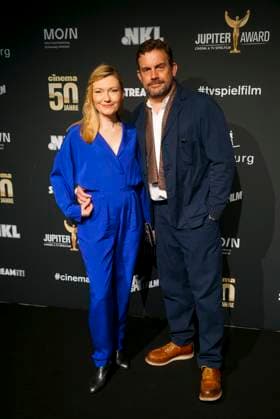 Sebastian Bezzel and wife Johanna Christine Gehlen Couple Schauispieler as guests on the red carpet at the 47 Jupiter Award ceremony at the Altonaer Kaispeicher on 10 04 2025 in Hamburg Hamburg Germany