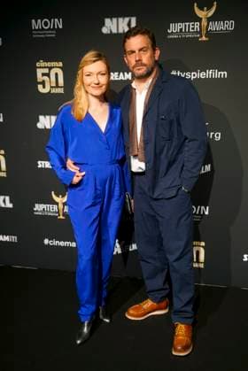 Sebastian Bezzel and wife Johanna Christine Gehlen Couple Schauispieler as guests on the red carpet at the 47 Jupiter Award ceremony at the Altonaer Kaispeicher on 10 04 2025 in Hamburg Hamburg Germany