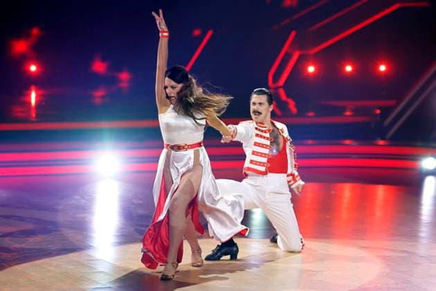 Bilder des Jahres 2025, Entertainment 04 April Entertainment Bilder des Tages Profitänzer Valentin Lusin und Schauspielerin Christine Neubauer sind ausgeschieden bei der 18. Staffel der RTL-Tanzshow Lets Dance im Coloneum. Köln, 11.04.2025 NRW Deutschland *** Professional dancer Valentin Lusin and actress Christine Neubauer are eliminated from the 18th season of the RTL dance show Lets Dance at the Coloneum Cologne, 11 04 2025 NRW Germany Copyright: xChristophxHardtx