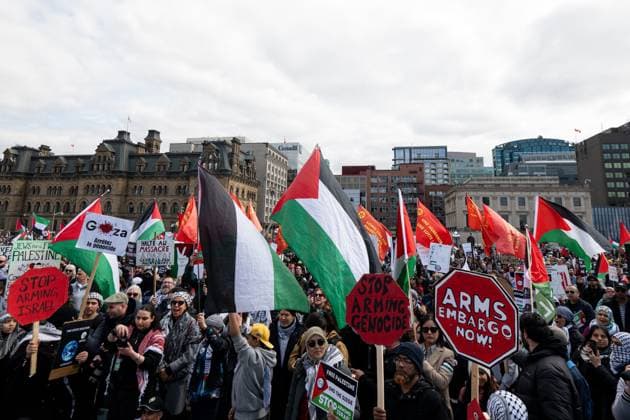 April 12, 2025, Ottawa, On, Canada: A general view as Pro-Palestinian protestors gather on Parliament Hill during a demonstration protesters are calling a National March for Palestine in Ottawa, on Saturday, April 12, 2025. Ottawa Canada  - ZUMAc35_ 20250412_zaf_c35_056 Copyright: xSpencerxColbyx