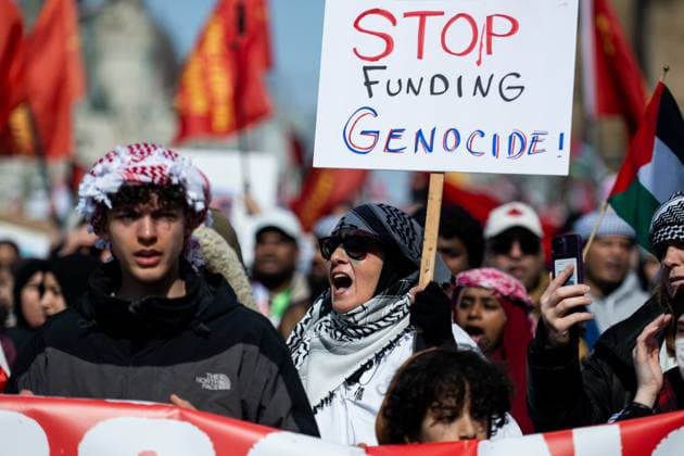 April 12, 2025, Ottawa, On, Canada: A Pro-Palestinian protestor chants during a demonstration protesters are calling a National March for Palestine near Parliament Hill in Ottawa, on Saturday, April 12, 2025. Ottawa Canada  - ZUMAc35_ 20250412_zaf_c35_057 Copyright: xSpencerxColbyx