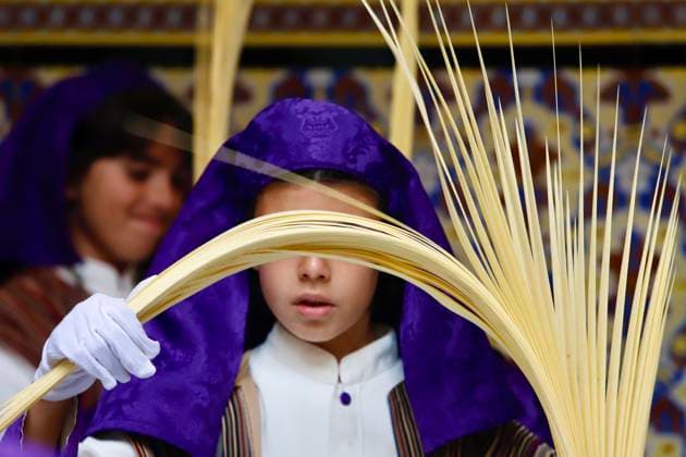 News Themen der Woche KW15 The Brotherhood of the Pollinica procession in Malaga Nazarenes of Our Father Jesus at his Entry into Jerusalem on Palm Sunday Malaga, April 13, 2024, in Malaga Andalusia, Spain The Royal Brotherhood of Our Father Jesus at his Entry into Jerusalem, María Santísima del Amparo y San Juan Evangelista Pollinica de Málaga has made its penitence station this Palm Sunday It has been the first brotherhood to leave, gathering hundreds of people in an atmosphere of deep devotion The throne has departed from its brotherhood house in Parras street and has started its official route 13 APRIL 2025 Á Malaga Malaga Spain  Copyright: xÃlexxZeax 6643731
