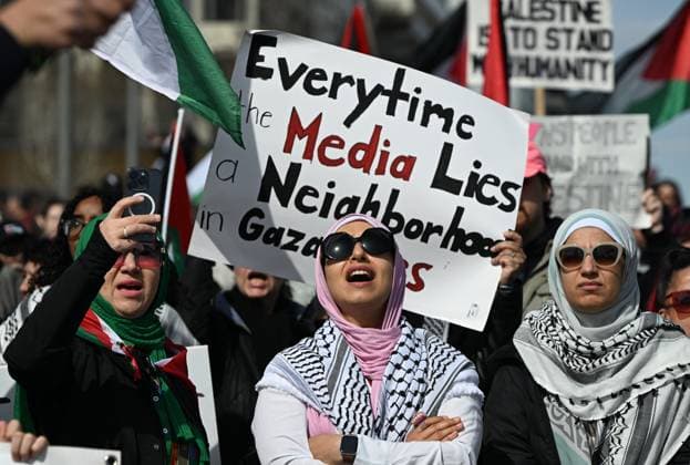 Demonstrators And Police Clash During Palestinian Solidarity Rally In Edmonton EDMONTON, CANADA APRIL 13 Activists, supporters of the Palestinian cause, and members of the local Palestinian diaspora gather during the Stop The Genocide rally in Edmonton, Alberta, Canada on April 13, 2025. The demonstration was held in solidarity with Palestinians amid growing demands for a ceasefire and international efforts to address the humanitarian crisis. Edmonton Canada  Copyright: xArturxWidakx originalFilename: widak-demonstr250413_npQl1.jpg