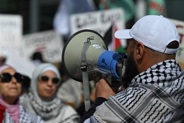 Demonstrators And Police Clash During Palestinian Solidarity Rally In Edmonton EDMONTON, CANADA APRIL 13 Activists, supporters of the Palestinian cause, and members of the local Palestinian diaspora gather during the Stop The Genocide rally in Edmonton, Alberta, Canada on April 13, 2025. The demonstration was held in solidarity with Palestinians amid growing demands for a ceasefire and international efforts to address the humanitarian crisis. Edmonton Canada  Copyright: xArturxWidakx originalFilename: widak-demonstr250413_npb7K.jpg