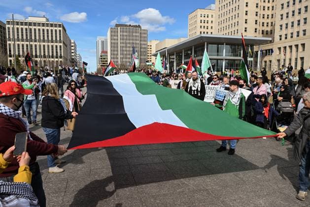 Demonstrators And Police Clash During Palestinian Solidarity Rally In Edmonton EDMONTON, CANADA APRIL 13 Activists, supporters of the Palestinian cause, and members of the local Palestinian diaspora gather during the Stop The Genocide rally in Edmonton, Alberta, Canada on April 13, 2025. The demonstration was held in solidarity with Palestinians amid growing demands for a ceasefire and international efforts to address the humanitarian crisis. Edmonton Canada  Copyright: xArturxWidakx originalFilename: widak-demonstr250413_nprBV.jpg