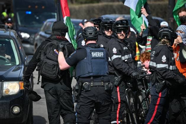 Demonstrators And Police Clash During Palestinian Solidarity Rally In Edmonton EDMONTON, CANADA APRIL 13 Members of the Edmonton Police block access to the vehicle lanes of the High Level Bridge as activists, supporters of the Palestinian cause, and members of the local Palestinian community attempt to cross the bridge and disrupt traffic during the Stop the Genocide rally in Edmonton, Alberta, Canada, on April 13, 2025. The demonstration was held in solidarity with Palestinians amid growing demands for a ceasefire and international efforts to address the humanitarian crisis. Edmonton Canada  Copyright: xArturxWidakx originalFilename: widak-demonstr250413_npQgd.jpg