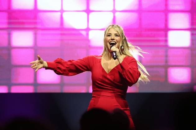 Bilder des Jahres 2025, Entertainment 04 April Entertainment Themen der Woche KW15 Entertainment Bilder des Tages 13.04.2025, Steyr, AUT, Unterwegs in Oberösterreich, Die Grosse Schlager Show 2025, Schlagershow, Konzert, Deutscher Schlager, Stadthalle Steyr, Austria, im Bild Beatrice Egli, Deutscher Schlager, Die Grosse Schlager Show, Schlagershow, SaÌˆngerin, Saengerin, *** 13 04 2025, Steyr, AUT, On the road in Upper Austria, Die Grosse Schlager Show 2025, Schlager Show, concert, German Schlager, Stadthalle Steyr, Austria, in the picture Beatrice Egli, German Schlager, Die Grosse Schlager Show, Schlager Show, singer, singer,