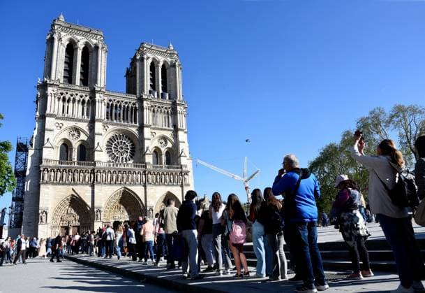 Bilder des Jahres 2025, News 04 April News Bilder des Tages Illustration - Notre Dame de Paris Reopens to Public Illustration of Notre Dame de Paris, reopening for parisians and tourists. in Paris, France on April 12, 2025 Photo by Alain Apaydin ABACAPRESS.COM Paris Ile-de-France France  Copyright: xApaydinxAlain ABACAx