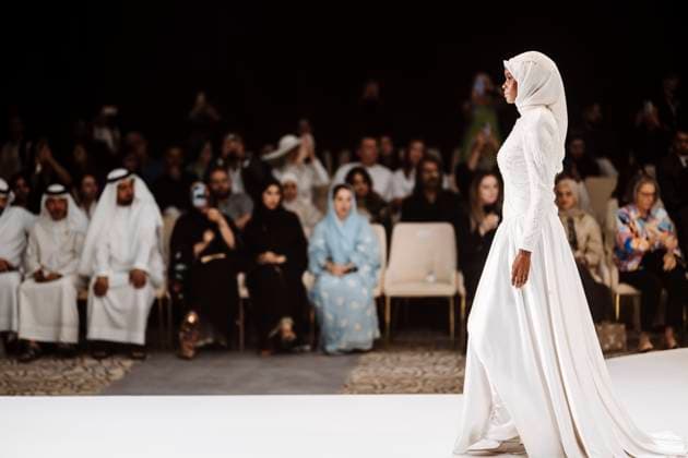 Modest Fashion Week second runaway in Abu Dhabi, United Arab Emirtaes - 14 Apr 2025 A model seen on stage for Salam Design. Designers Miha (Turkey), Salam Design (Palestine), Turana Atash (London - UK), Arta Kallaba (USA) and Khalifa Fund x Emirati Designers (UAE) attend the first runaway of Abu Dhabi Modest Fashion Week organized by Think Fashion at St. Regis Saadiyat Island Resort. Abu Dhabi United Arab Emirates Copyright: xValeriaxFerrarox xSOPAxImagesx FerraroValeria_14042025_Second runaway of Modest Fashion Week in Abu Dhabi (14 April)_116