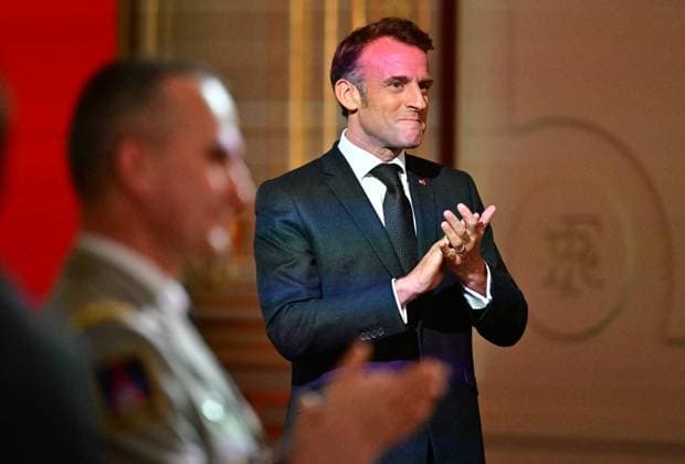 French President Emmanuel Macron during an award ceremony in honor of craftspeople and officials who contributed to the restoration of Notre Dame Cathedral at the Elysee Palace in Paris French President Emmanuel Macron during an award ceremony in honor of craftspeople and officials who contributed to the restoration of Notre Dame Cathedral at the Elysee Palace in Paris French President Emmanuel Macron during an award ceremony in honor of craftspeople and officials who contributed to the restoration of Notre Dame Cathedral at the Elysee Palace in Paris French President Emmanuel Macron during an award ceremony in honor of craftspeople and officials who contributed to the restoration of Notre Dame Cathedral at the Elysee Palace in Paris, Fran  Copyright: xChristianxLiewigx xBestimagexChristianxLiewigx xBestimagex