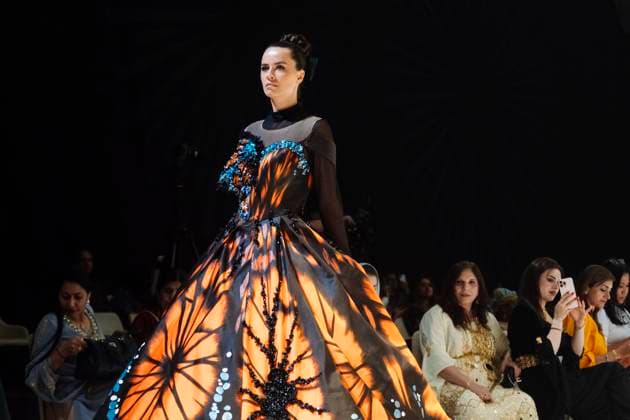 April 14, 2025, Abu Dhabi, United Arab Emirates: A model walks the runway during the event. The National Fashion, Clothing and Lifestyle Foundation (Iran), fourth runaway of the first day of Abu Dhabi Modest Fashion Week 2025 from (14-16 April), organized by Think Fashion at St. Regis Saadiyat Island Resort. Abu Dhabi United Arab Emirates - ZUMAs197 20250414_aab_s197_035 Copyright: xValeriaxFerrarox
