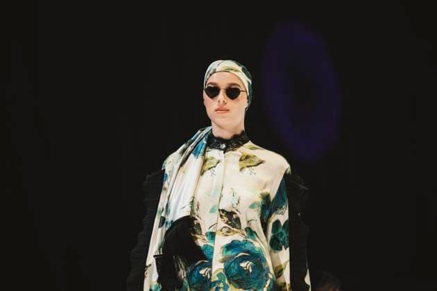 First runaway of Modest Fashion Week in Abu Dhabi, UAE - 14 Apr 2025 A model from Antonella Bravi’s creation walks the runway during the event. Designers Haba (Qatar), Antonella Bravi (Italy), Afrik Abaya (Nigeria), Tug Fashion (Turkey), Bespoken Atelier (UAE), first runaway of the first day of Abu Dhabi Modest Fashion Week 2025 from (14-16 April), organized by Think Fashion at St. Regis Saadiyat Island Resort. Abu Dhabi United Arab Emirates Copyright: xValeriaxFerrarox xSOPAxImagesx FerraroValeria_14042025_First runaway of Modest Fashion Week in Abu Dhabi (14 April)_23