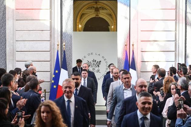 Emmanuel Macron awards those involved in Notre Dame de Paris Cathedral restorations - FA Citizens involved in the restorations of Notre-Dame de Paris Cathedral arrive for their awarding ceremony at the Elysee Palace in Paris on April 15, 2025. Photo by Firas Abdullah ABACAPRESS.COM Paris Ile-de-France France  Copyright: xAbdullahxFiras ABACAx
