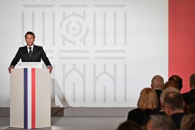 Emmanuel Macron awards those involved in Notre Dame de Paris Cathedral restorations - FA French President Emmanuel Macron delivers a speech before awarding those involved in the restorations of Notre-Dame de Paris Cathedral at the Elysee Palace in Paris on April 15, 2025. Photo by Firas Abdullah ABACAPRESS.COM Paris Ile-de-France France  Copyright: xAbdullahxFiras ABACAx