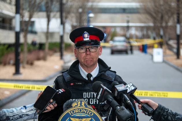 News Bilder des Tages April 15, 2025, Toronto, On, Canada: Toronto Police Duty Inspector Todd Jocko speaks to media at Nelson Mandela Walk, where a car struck pedestrians on the Toronto Metropolitan University campus, in Toronto, on Tuesday, April 15, 2025. Toronto Canada  - ZUMAc35_ 20250415_zaf_c35_085 Copyright: xLauraxProctorx
