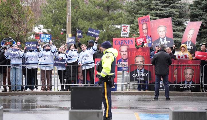 March 17, 2025, Montreal, Pq, Canada: Supporters of Liberal leader Mark Carney and Conservative Leader Pierre Poilievre stand behind a barricade waiting for their leaders to arrive for the French-language federal leaders debate, in Montreal, Wednesday, April 16, 2025. Montreal Canada  - ZUMAc35_ 20250317_zaf_c35_230 Copyright: xChristopherxKatsarovx