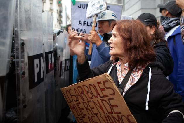 Bilder des Jahres 2025, News 04 April News Bilder des Tages April 16, 2025, Ciudad De Buenos Aires, Ciudad De Buenos Aires, Argentina: Like every Wednesday, retirees demonstrated in front of the National Congress in Buenos Aires. Once again, there were incidents and heavy repression. There were injuried and arrested people. Ciudad De Buenos Aires Argentina - ZUMAa188 20250416_zip_a188_019 Copyright: xPaulaxAcunzox