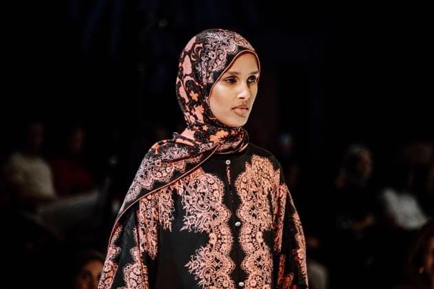 April 15, 2025, Abu Dhabi, United Arab Emirates: Rawdah Mohamed, Norwegian-Somali model, A model seen taking the runway for Imannoor. Turkish brand Imannor presented at the final show of the second day of Abu Dhabi Modest Fashion Week 2025 (14-16 April), organized by Think Fashion at St. Regis Saadiyat Island Resort. Abu Dhabi United Arab Emirates - ZUMAs197 20250415_aaa_s197_613 Copyright: xValeriaxFerrarox