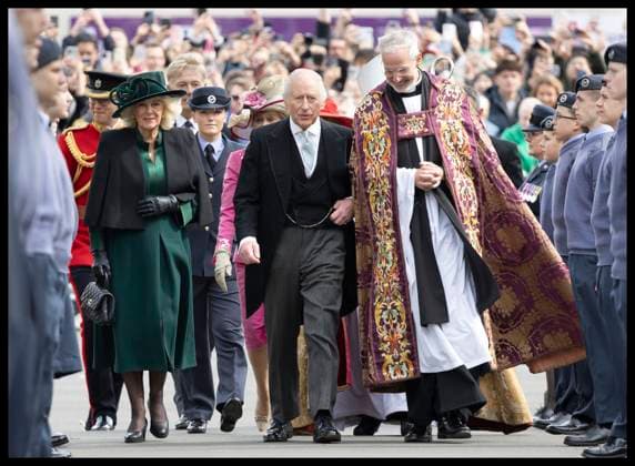 Bilder des Jahres 2025, Entertainment 04 April Entertainment Themen der Woche KW16 Entertainment Bilder des Tages . 17 04 2025. Durham , United Kingdom. King Charles III and Queen Camilla arriving at the Royal Maundy Service at Durham Cathedral , United Kingdom.  xStephenxLockx xi-Imagesx IIM-25887-0039