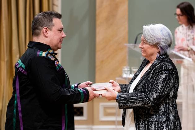 April 17, 2025, Ottawa, On, Canada: Gov. Gen. Mary Simon, right, presents Niigaan Sinclair with the Governor GeneralöÄÃ s Literary Award in Non-Fiction for WvÃÜnipvâ ¢k: Visions of Canada from an Indigenous Centre during a ceremony at Rideau Hall in Ottawa, on Thursday, April 17, 2025. Ottawa Canada  - ZUMAc35_ 20250417_zaf_c35_033 Copyright: xSpencerxColbyx