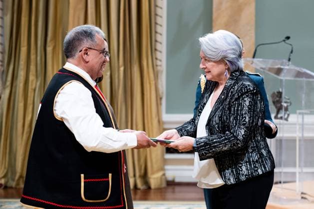 April 17, 2025, Ottawa, On, Canada: Gov. Gen. Mary Simon presents Ovila Fontaine with the Governor GeneralöÄÃ s Literary Award in Young People s Literature Illustrated Books for Le premier arbre de NovÂ l during a ceremony at Rideau Hall in Ottawa, on Thursday, April 17, 2025. Fontaine is awarded alongside co-author Charlotte Parent (not seen) Ottawa Canada  - ZUMAc35_ 20250417_zaf_c35_052 Copyright: xSpencerxColbyx