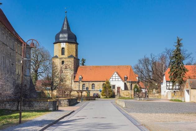 Historisches Schloss und Kirche in Schochwitz Historic castle and church in Schochwitz, Germany (License=RF) Copyright: xZoonar.com MarcxVenemax 23201249