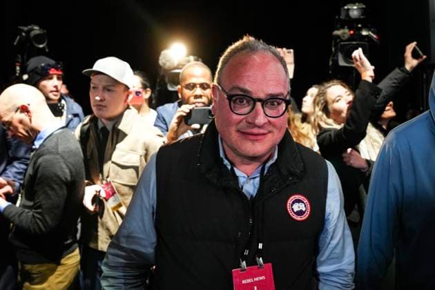 April 17, 2025, Montreal, Pq, CAN: Ezra Lavant of Rebel News is seen after speaking to journalists in the media area at the English-language federal election debate, in Montreal, on Thursday, April 17, 2025. Montreal CAN  - ZUMAc35_ 20250417_zaf_c35_078 Copyright: xChrisxYoungx