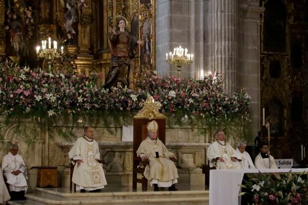 Archbishop Primate of Mexico, Carlos Aguiar Retes, during the mass of the Washing of the Feet on Holy Thursday for the commemoration of Holy Week at the Mexico s Catedral Metropolitana. on April 17, 2025 in Mexico City, Mexico. Mexico City Mexico - ZUMAe321 20250417_zia_e321_009 Copyright: xLuisxBarronx