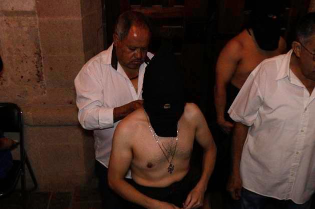 April 17, 2025, Chilpancingo, Guerrero, Mexico: Penitents belonging to the brotherhoods of the Catholic faith participate year after year in the Holy Week Stations of the Cross in Taxco, Mexico, carrying blackberry poles and flagellating themselves, thus fulfilling a mandate. This characterizes this liturgy in one of the most populous cities in Mexico. Chilpancingo Mexico - ZUMAj170 20250417_zip_j170_010 Copyright: xDavidxJuarezx