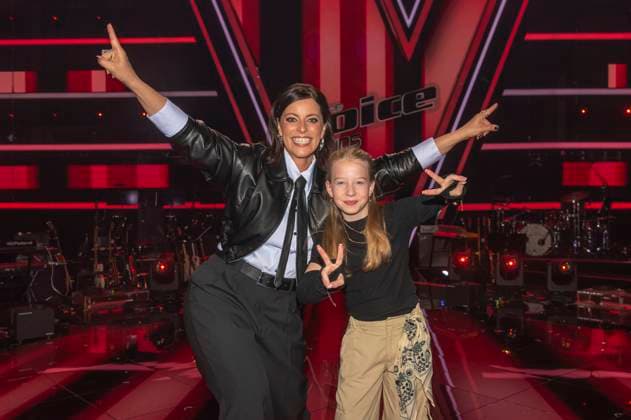 Bilder des Jahres 2025, Entertainment 04 April Entertainment Bilder des Tages Stefanie Kloß und Helena beim Photocall mit den Finalisten und Coaches der 13. Staffel der TV-Show The Voice Kids im Studio H Berlin-Adlershof. Berlin, 18.04.2025 *** Stefanie Kloß and Helena at the photocall with the finalists and coaches of the 13th season of the TV show The Voice Kids at Studio H Berlin Adlershof Berlin, 18 04 2025 Foto:xM.xBehrensx xFuturexImagex voice_kids_5416