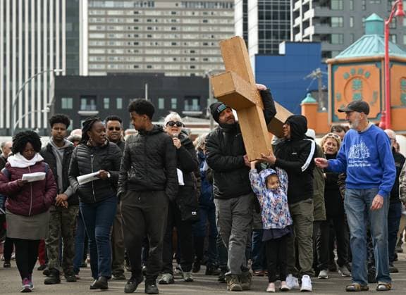 45th Good Friday Walk Highlights Edmonton™s Homelessness Crisis EDMONTON, CANADA APRIL 18: Participants and worshippers from diverse faiths joined the 45th Annual Good Friday Outdoor Way of the Cross, themed Walking Together in Hope , in downtown Edmonton, Alberta, Canada, on April 18, 2025. The walk honored Christ™s suffering while spotlighting social injustice in the city™s core, where more than 5,000 people are experiencing homelessness. Edmonton Canada  Copyright: xArturxWidakx originalFilename: widak-45thgood250418_npWwy.jpg