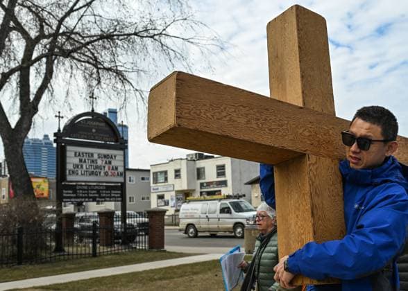 45th Good Friday Walk Highlights Edmonton™s Homelessness Crisis EDMONTON, CANADA APRIL 18: Participants and worshippers from diverse faiths joined the 45th Annual Good Friday Outdoor Way of the Cross, themed Walking Together in Hope , in downtown Edmonton, Alberta, Canada, on April 18, 2025. The walk honored Christ™s suffering while spotlighting social injustice in the city™s core, where more than 5,000 people are experiencing homelessness. Edmonton Canada  Copyright: xArturxWidakx originalFilename: widak-45thgood250418_np0gr.jpg