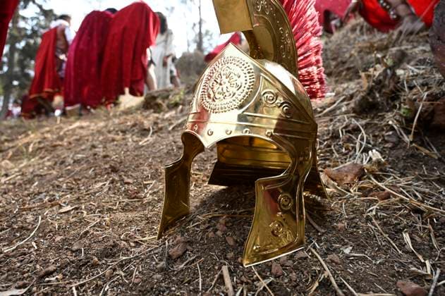 A Roman soldier s helmet is seen during the passion of Christ in the Good Friday procession during the Holy Week celebrations. People of the municipality of Metepec in the State of Mexico celebrate the 54th annual Passion Of Christ procession. on April 18, 2025 in Metepec, Mexico. Metepec Mexico - ZUMAe321 20250418_zia_e321_068 Copyright: xCarlosxTischlerx