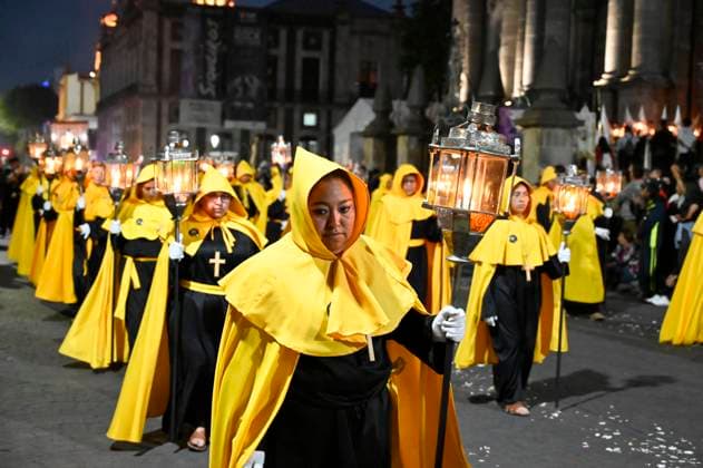 Good Friday Silence Procession in Toluca Hooded penitents carry torches and take a vow of silence as taking part during the Good Friday procession. As Easter approaches, honors one of the solemn religious traditions, the funeral march, know as Silence Procession reenacting the burial of Christ. on April 18, 2025 in Toluca, Mexico. (Photo by Carlos Tischler Eyepix Group) Copyright: xCarlosxTischler xEyepixxGroupx CT_18042025_152377
