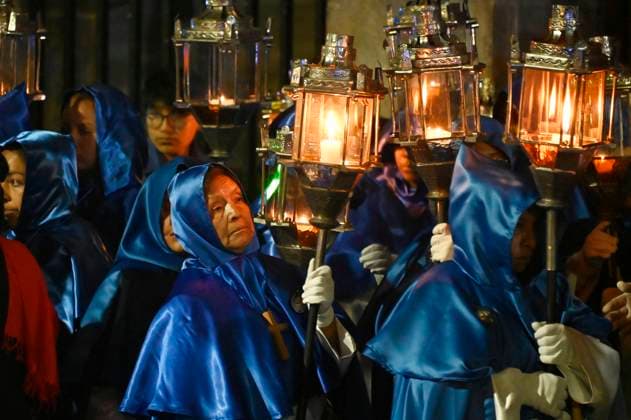 Good Friday Silence Procession in Toluca Hooded penitents carry torches and take a vow of silence as taking part during the Good Friday procession. As Easter approaches, honors one of the solemn religious traditions, the funeral march, know as Silence Procession reenacting the burial of Christ. on April 18, 2025 in Toluca, Mexico. (Photo by Carlos Tischler Eyepix Group) Copyright: xCarlosxTischler xEyepixxGroupx CT_18042025_152394