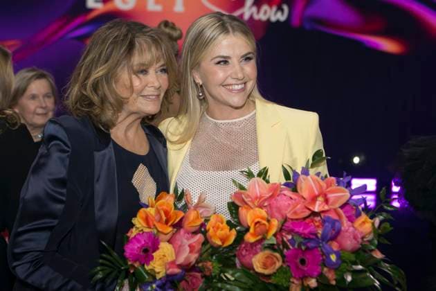 Die Beatrice Egli Show, TV-Show im Studio Adlershof, Berlin, 08.04.2025 Wencke Myhre und Beatrice Egli bei der Beatrice Egli Show im Studio Berlin Adlershof am 08.04.2025. Die Ausstrahlung erfolgt am Ostersamstag, 19. April 2025, 20:15 Uhr, im Ersten. Berlin Studio Adlershof Berlin Deutschland *** The Beatrice Egli Show, TV Show in Studio Adlershof, Berlin, 08 04 2025 Wencke Myhre and Beatrice Egli at the Beatrice Egli Show in Studio Berlin Adlershof on 08 04 2025 The broadcast will take place on Easter Saturday, April 19, 2025, 8 15 p.m., in the First Berlin Studio Adlershof Berlin Germany Copyright: xGüntherxDornx