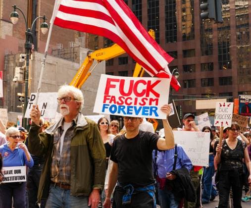 Bilder des Jahres 2025, News 04 April News Themen der Woche KW16 Our fight is for migrants (new) our city, our fight: protect migrants, protect the planet. April 19, 2025, new york, usa: new yorkers marched from bryant park to demand justice for migrants and bold climate action. The rally called on mayor adams to cut ties with ice and commit to a fossil-free future. Together, we stood for a new york that protects people, not profit. Mandatory credit: jeff rivera the news2 (Foto: Jeff Rivera Thenews2 imago images) Our fight is for migrants  Copyright: xJeffxRiverax