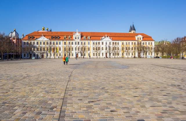 Kopfsteinpflaster auf dem historischen Domplatz in Magdeburg Cobblestones on the historic Domplatz square in Magdeburg, Germany (License=RF) Copyright: xZoonar.com MarcxVenemax 23209888