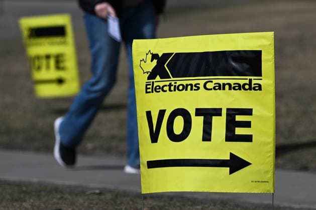 Advance Voting Underway Across Canada EDMONTON, CANADA APRIL 20: An Elections Canada signs are visible in front of one of the polling stations in the Edmonton Gateway riding district, in Edmonton, Alberta, Canada on April 20, 2025. Advance voting for the 45th Canadian General Election takes place from April 18 21 across the country, including through the Easter long weekend. Edmonton Canada  Copyright: xArturxWidakx originalFilename: widak-advancev250420_npdgv.jpg