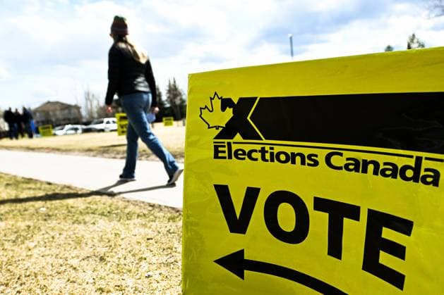 Advance Voting Underway Across Canada EDMONTON, CANADA APRIL 20: An Elections Canada sign is visible in front of one of the polling stations in the Edmonton Gateway riding district, in Edmonton, Alberta, Canada on April 20, 2025. Advance voting for the 45th Canadian General Election takes place from April 18 21 across the country, including through the Easter long weekend. Edmonton Canada  Copyright: xArturxWidakx originalFilename: widak-advancev250420_npK1N.jpg