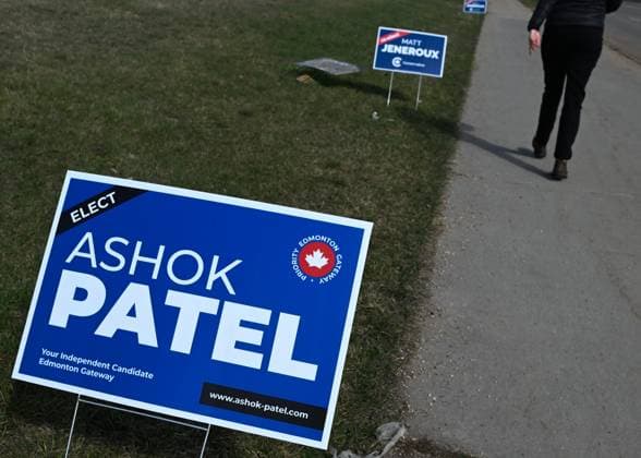 Advance Voting Underway Across Canada EDMONTON, CANADA APRIL 20: A campaign sign for Ashok Patel, an independent candidate for Canada House of Commons, is displayed along Ellerslie Road in the Edmonton Gateway riding district, in Edmonton, Alberta, Canada on April 20, 2025. Advance voting for the 45th Canadian General Election takes place from April 18 21 across the country, including through the Easter long weekend. Edmonton Canada  Copyright: xArturxWidakx originalFilename: widak-advancev250420_npa7j.jpg
