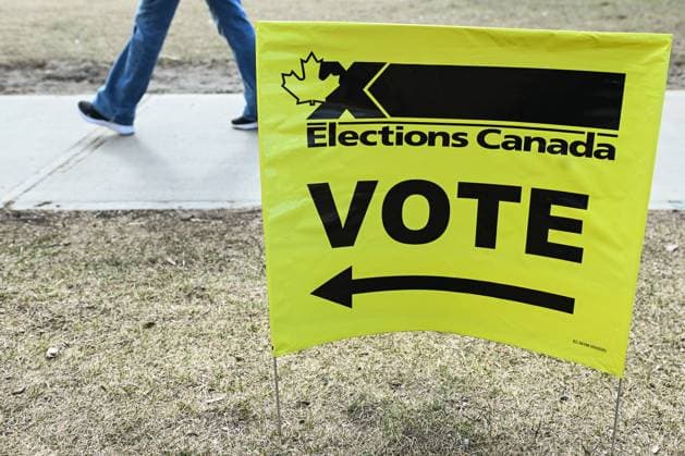 Advance Voting Underway Across Canada EDMONTON, CANADA APRIL 20: An Elections Canada sign is visible in front of one of the polling stations in the Edmonton Gateway riding district, in Edmonton, Alberta, Canada on April 20, 2025. Advance voting for the 45th Canadian General Election takes place from April 18 21 across the country, including through the Easter long weekend. Edmonton Canada  Copyright: xArturxWidakx originalFilename: widak-advancev250420_npRdC.jpg
