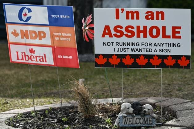 Advance Voting Underway Across Canada EDMONTON, CANADA APRIL 20: A campaign signs are displayed along Ellerslie Road in the Edmonton Gateway riding district, in Edmonton, Alberta, Canada on April 20, 2025. Advance voting for the 45th Canadian General Election takes place from April 18 21 across the country, including through the Easter long weekend. Edmonton Canada  Copyright: xArturxWidakx originalFilename: widak-advancev250420_npXdq.jpg