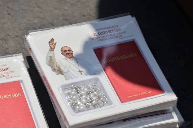 April 21, 2025, Mexico, Cdmx, Mexico: Today, the Catholic Church mourns the death of Pope Francis at the age of 88 (1936-2025). He was hospitalized a few weeks ago but has been improving, until today s events. The world s most important churches rang their bells 100 times, and in Mexico, the Basilica of Guadalupe held a midday mass to pray for the eternal rest of the main representative of Catholicism. At the altar outside the Basilica, devotees placed floral arrangements and lit candles in memory of the Holy Father. Mexico Mexico - ZUMAp204 20250421_zip_p204_041 Copyright: xJosuexPerezx