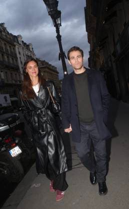 Paul Wesley et sa femme Natalie Kuckenburg à Paris ce Dimanche 20 Avril après leur convention Vampire Diaries Paul Wesley and his wife Natalie Kuckenburg in Paris this Sunday, April 20 after their Vampire Diaries convention 443244 2025 04 20  Copyright: xJasminexAissaouix xStarfacex STAR_443244_003