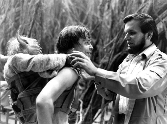 Star Wars: Episode V - The Empire Strikes Back (1980) - filmstill Star Wars: Episode V - The Empire Strikes Back (1980) Yoda, Mark Hamill and Gary Kurts on the set of - - - EDITORIAL USE ONLY Copyright: xCAP KFSx