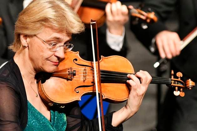 The Dresden Philharmonic symphony orchestra opened the 56th Antonin Dvorak Music Festival, in Pribram, Czech Republic, on April 22, 2025. Violinist Antje Weithaas. (CTKxPhoto MiroslavxChaloupka) CTKPhotoP2025042207890  CTKPhotoP2025042207890