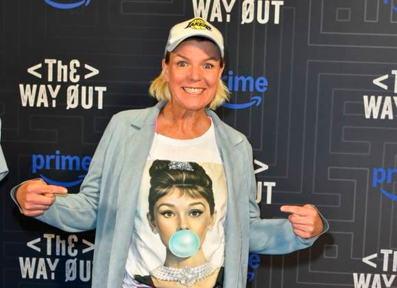 Mirja Boes Schauspielerin mit Kappe zu Gast auf dem blauen Teppich bei der Premiere der Amazon Prime Serie The Way Out im Filmhaus am 22.04.2025 in Koeln NRW Deutschland *** Mirja Boes actress with cap as guest on the blue carpet at the premiere of the Amazon Prime series The Way Out at Filmhaus on 22 04 2025 in Cologne NRW Germany