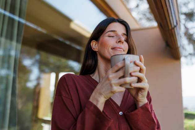 Creative Highlights Symbolfotos Woman in pajamas holding coffee smelling aroma model released, Symbolfoto property released, EBIF00054